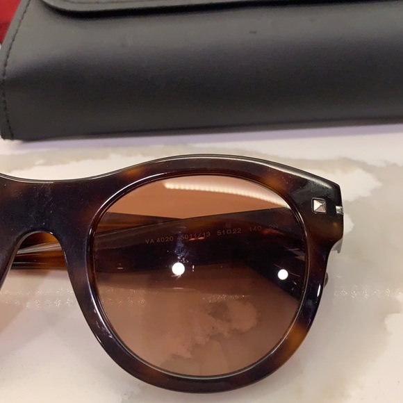 Valentino Sunglasses - Picture 7 of 8